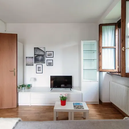 Apartman Valles & Mars *