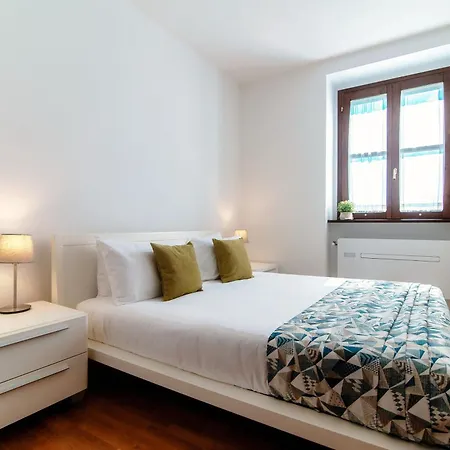 Valles & Mars Apartment Como