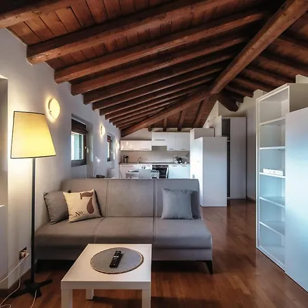 Valles & Mars Apartman Como