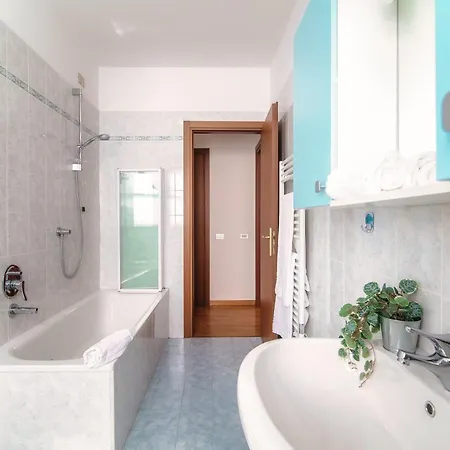 Valles & Mars Apartment Como