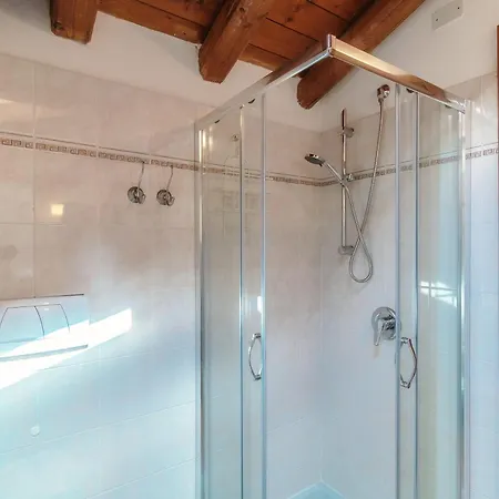 Valles & Mars Apartman Como